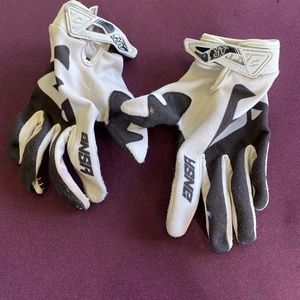 Answer MOTO GLOVES